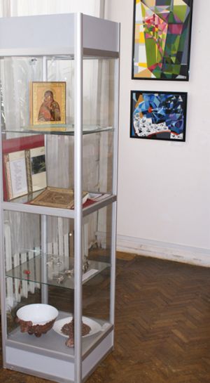 Моя книга "Время России" в экспозиции выставки «НАДЕЖДА» - 9», 2011г.